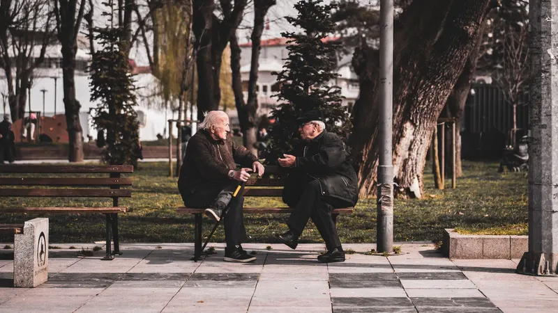 Your friend is fading: how to be there in time