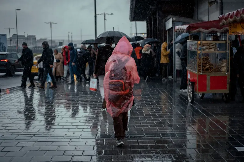 Under the rain, 100,000 celebrated Jesus in Buenos Aires