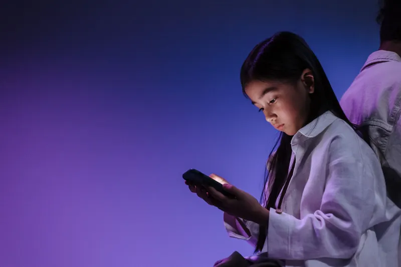 A los 12, el teléfono también te enseña a mirarte