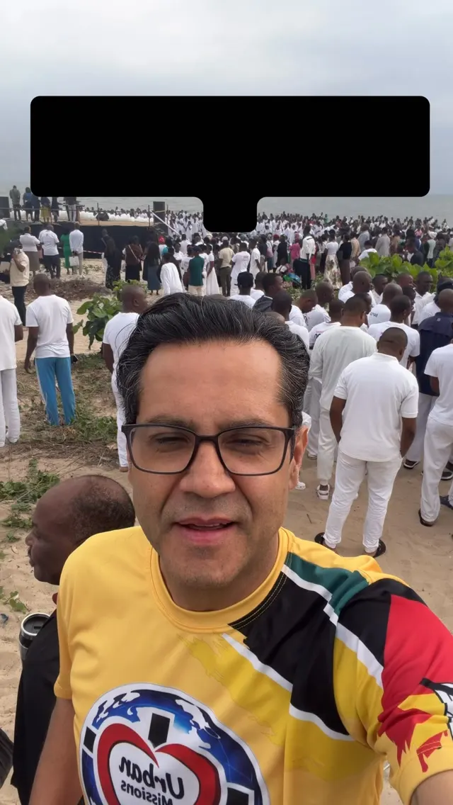Thousands line up for baptism in Mozambique
