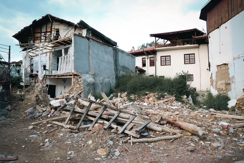 Venezuela quakes leave over 6,500 dead