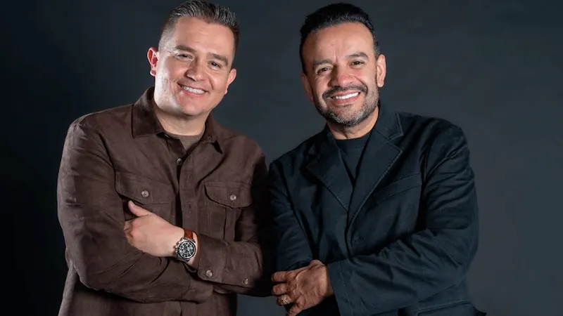 Molano and Scarpeta Join Voices in Worship Medley