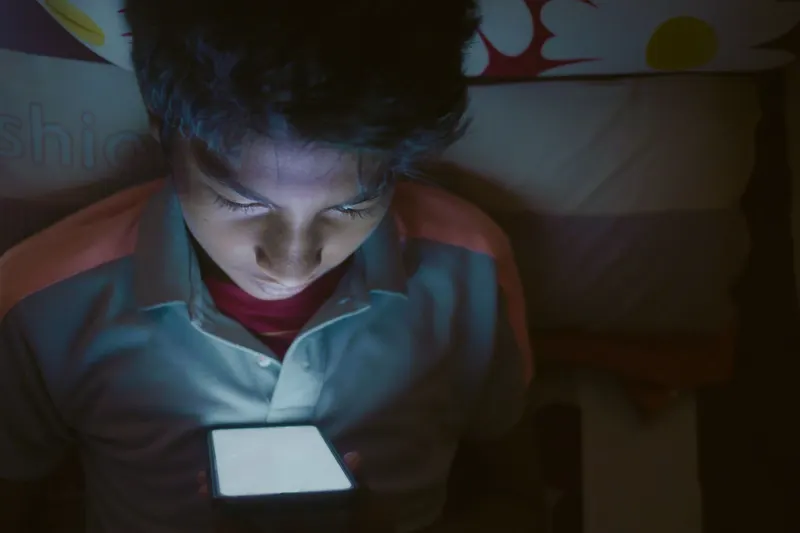 70% de los adolescentes ya conversa con IA