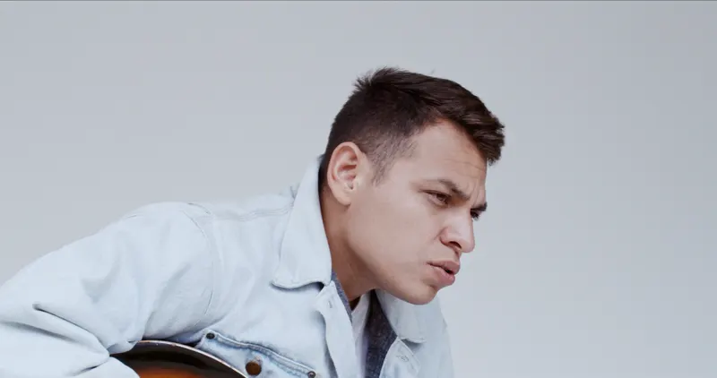 Lowsan Melgar drops "Te seguiré," his pop worship