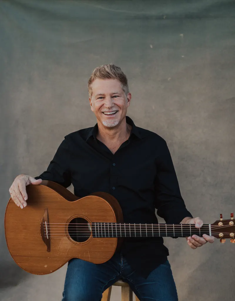 Baloche canta «Abre Mis Ojos» por primera vez en español